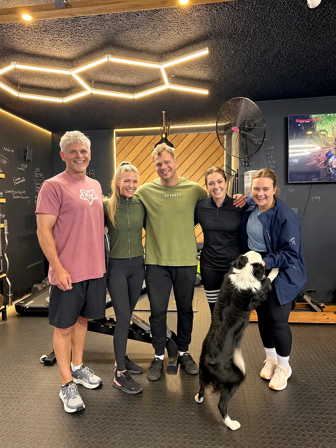 The XO Fit gym: group with the dog
